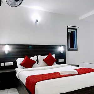 Hotel Skylark Holidays, Munnar